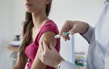 Zdravotní potíže kvůli očkování: Poslanci schválili odškodnění
