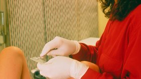 Přítomnost HPV viru může odhalit screening