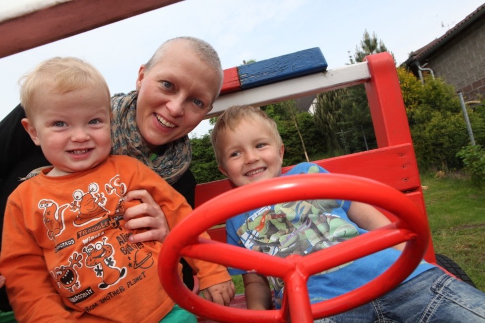 Mirka (42), máma dvou dětí, se už dva roky statečně rve s rakovinou prsu.
