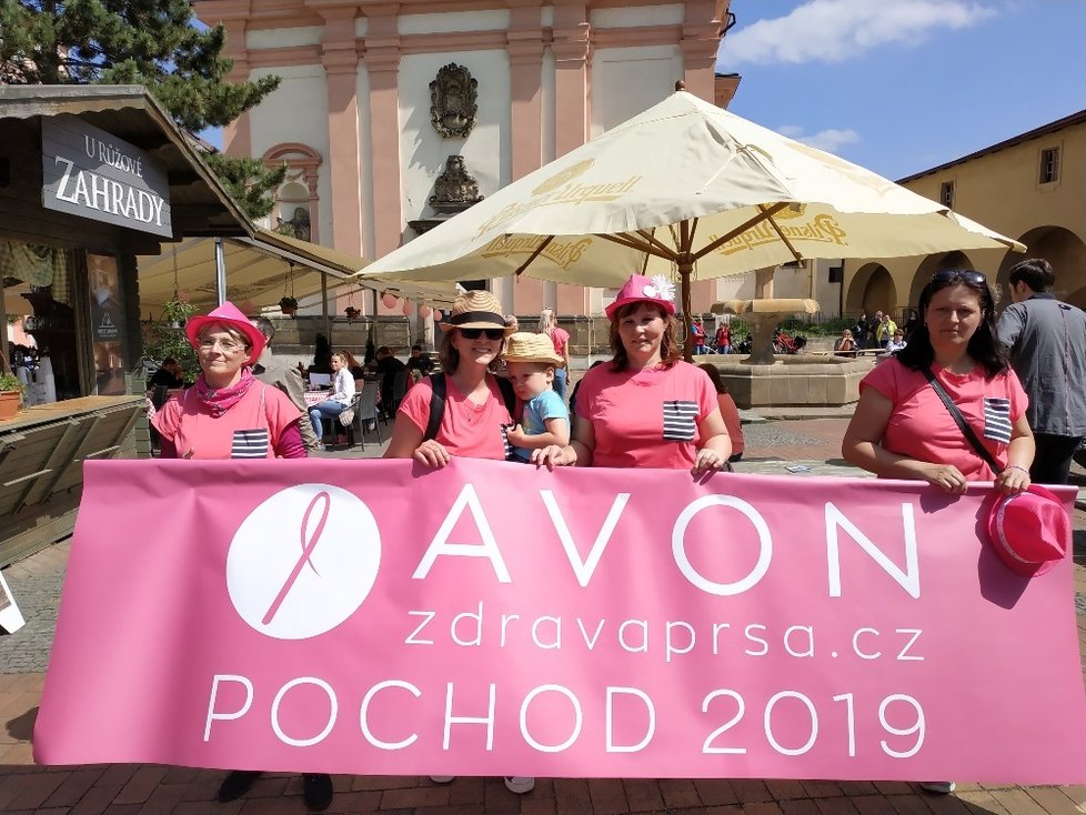 Mirka na Avon pochodu proti rakovině prsu.