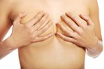 Rakovina prsu stále patří mezi největší strašáky u žen.
