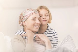 Ročně onemocní rakovinou sto tisíc lidí. Šance na přežití se však zvyšuje! Ročně onemocní rakovinou sto tisíc lidí. Šance na přežití se však zvyšuje!