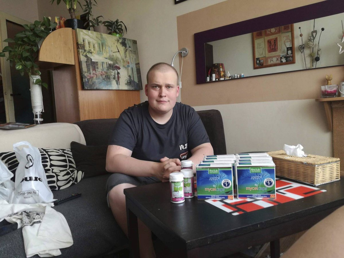 Pavel stále musí brát léky i vitamíny.