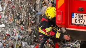 Požár plastů u Rynholce na Rakovnicku (22.4. 2025)