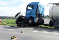 Tragická nehoda u Rakovníka: Řidič zemřel při srážce s cisternou