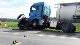 Tragická nehoda u Rakovníka: Řidič zemřel při srážce s cisternou