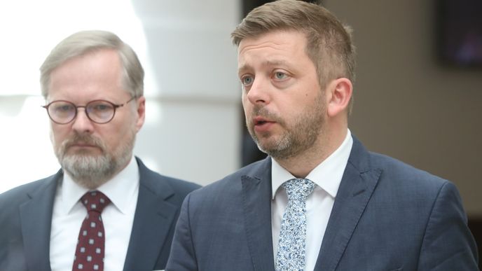 Tisková konference po jednání vlády ve Sněmovně: Premiér Petr Fiala (ODS) a ministr vnitra Vít Rakušan (STAN) (4.5.2022)