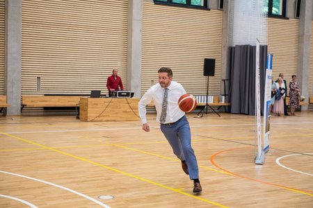 Vít Rakušan (STAN) hrál 12 let basketbal závodně za BC Kolín