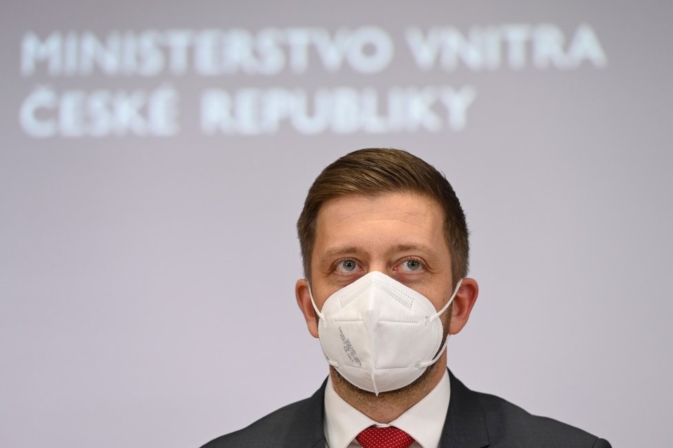 Ministr vnitra Vít Rakušan vystoupil na tiskové konferenci po jednání Ústředního krizového štábu (20. 12. 2021).