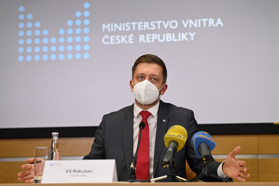 Ministr vnitra Vít Rakušan vystoupil na tiskové konferenci po jednání Ústředního krizového štábu (20. 12. 2021)