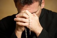 Zneužívání dětí kněžími vyvolalo 13 sebevražd!