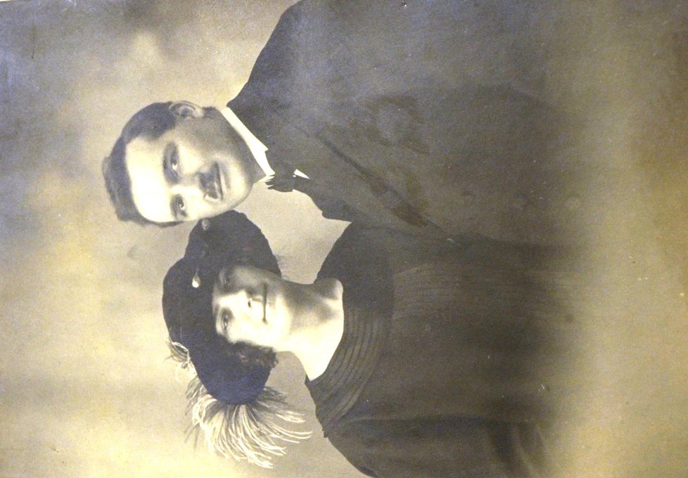 Řídící učitel z Rakvic Bohumil Horňanský se svou manželkou Andělou