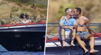 Schumacher s partnerem se už neskrývají: Láska na soukromé jachtě! Schumacher s partnerem se už neskrývají: Láska na soukromé jachtě!