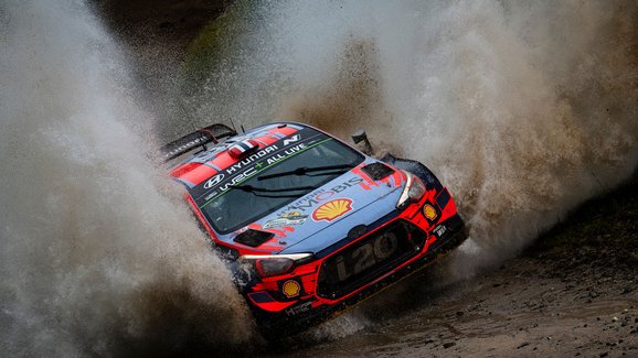 Argentinská rallye po 1. etapě: Neuville udržel nervy a vede