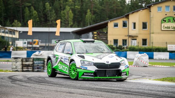 Rallye Bohemia po 1. dnu: Vede Fin Huttunen. Bitva o vítězství pokračuje.