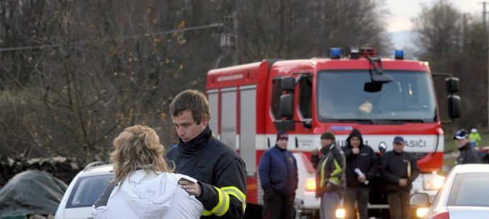 Závodní vůz při RallyShow Uherský Brod u obce Lopeník na Slovácku zabil čtyři mladé dívky.