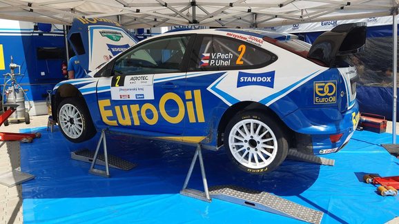 Rallye Bohemia po 1. dnu: Vede Pech, Kopecký je sedm desetin zpět