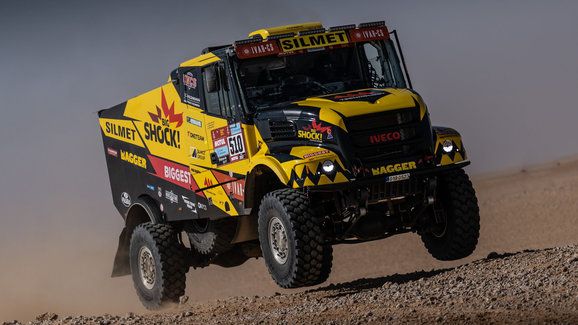 Rallye Dakar, 7. etapa: Dařilo se Lopraisovi a Macíkovi, Michek opravoval