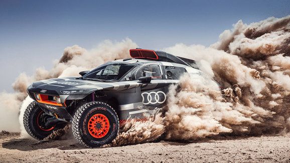 Rallye Dakar 2022: Uznávaný fotograf Chytka řídí jedenáctičlenný tým! 