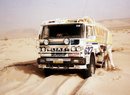 Snímky dělí třicet let. Na jednom liazka v roce 1985, na druhém kamion zrekonstruovaný Tomášek Pourem při vzpomínkové jízdě v lednu 2015.