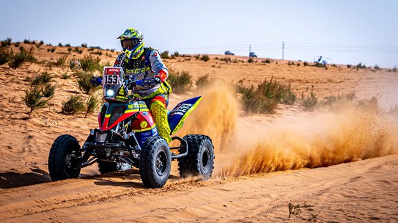 Rallye Dakar 2022: Tři české šance ve čtyřkolkách a bugině