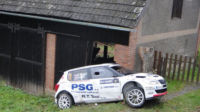 Po vážné nehodě na Rallye Krkonoše 9. listopadu u Debrného na Trutnovsku zemřel pětatřicetiletý automobilový jezdec Miloš Vágner.