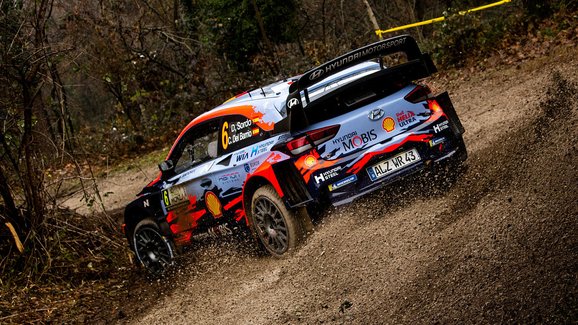 Rally Monza po 1. etapě: Vede Sordó, Neuville „utopil“ auto