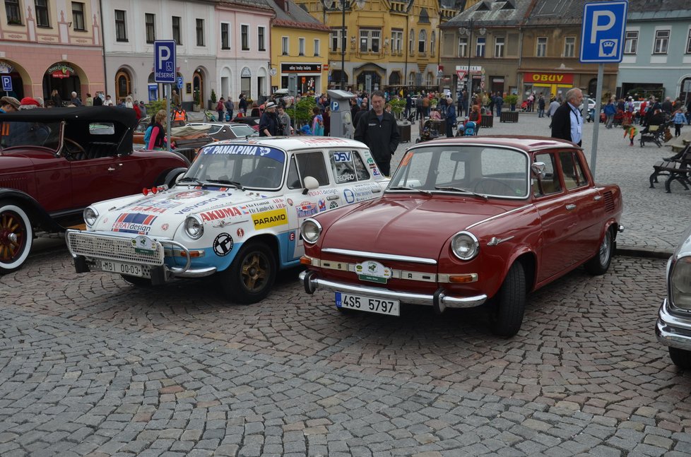 Naše Škoda 1000 MB nebyla na soutěži jediná. Ve startovní listině se objevily hned tři.