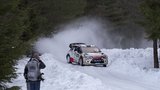 Děsivá nehoda při švédské rallye: Auto smetlo Čecha, po nárazu odletěl do lesa!