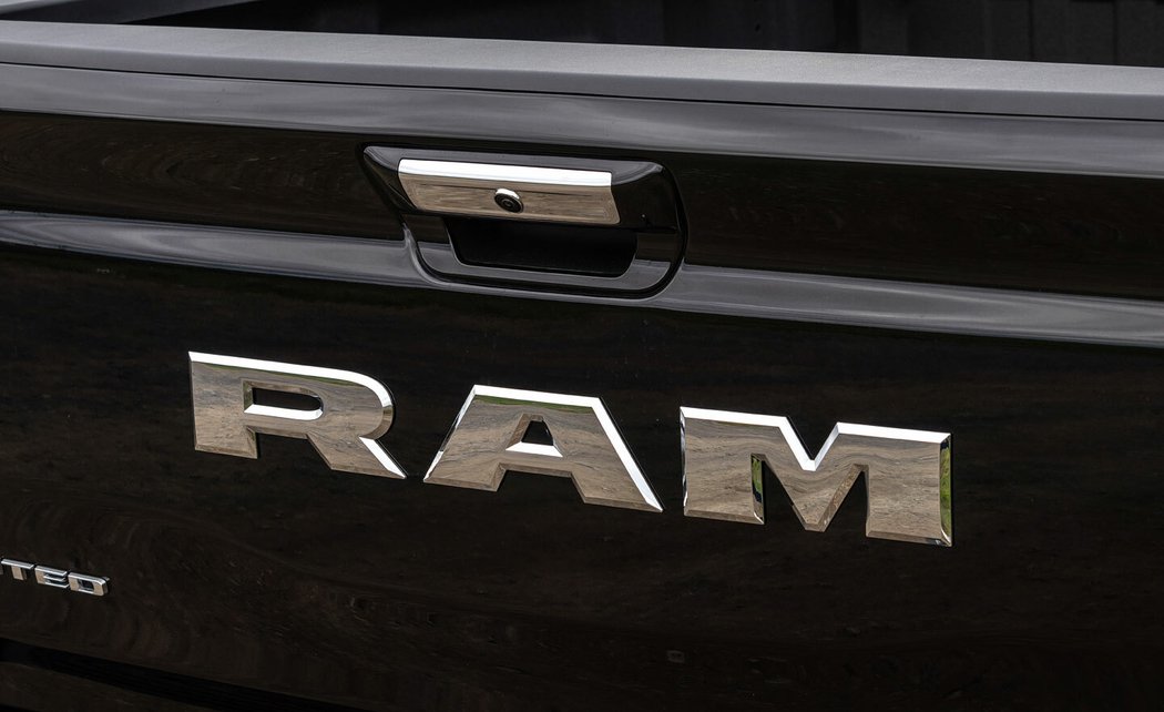 RAM 1500 Limited Sport 4x4 Crew Cab