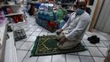 Začal tak trochu jiný Ramadán, než na jaký jsou Muslimové běžně zvyklí. Slaví se spíše v rodinách a pokud jsou mešity otevřeny, tak by měl platit omezený počet věřících. Kromě Indonésie, kde vše probíhá normálně. Začal tak trochu jiný Ramadán, než na jaký jsou Muslimové běžně zvyklí. Slaví se spíše v rodinách a pokud jsou mešity otevřeny, tak by měl platit omezený počet věřících. Kromě Indonésie, kde vše probíhá normálně.