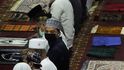 Začal tak trochu jiný Ramadán, než na jaký jsou Muslimové běžně zvyklí. Slaví se spíše v rodinách a pokud jsou mešity otevřeny, tak by měl platit omezený počet věřících. Kromě Indonésie, kde vše probíhá normálně. Začal tak trochu jiný Ramadán, než na jaký jsou Muslimové běžně zvyklí. Slaví se spíše v rodinách a pokud jsou mešity otevřeny, tak by měl platit omezený počet věřících. Kromě Indonésie, kde vše probíhá normálně.