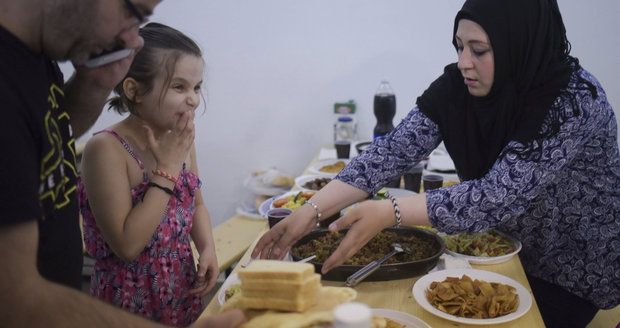 Ramadánu se přizpůsobily i uprchlické tábory. Lékaři jsou ve střehu