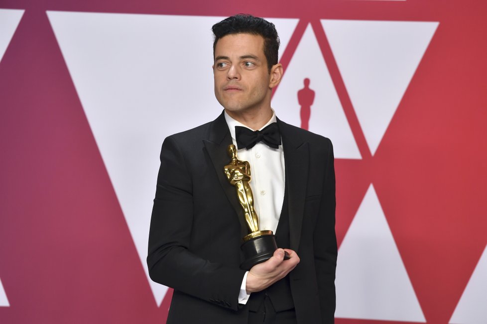 Rami Malek za ztvárnění legendárního Freddieho Mercuryho získal Oscara.