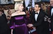 Rami Malek a Lucy Boynton na sebe vrhali zamilované pohledy