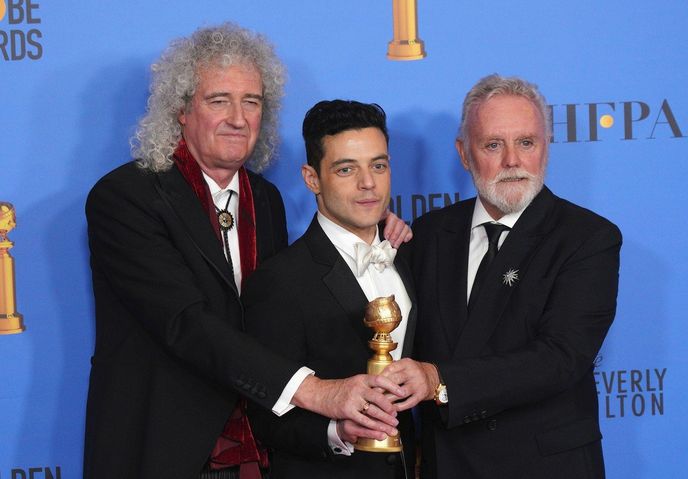 Rami Malek se členy kapely Queen Brianem Mayem a Rogerem Taylorem