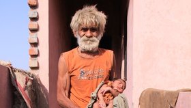 Ramjeet (96) s novorozeným synem Ranjeetem