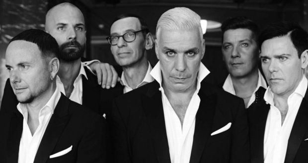 Rammstein po vyprodaných koncertech plní i sály kin