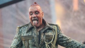 Zpěvák skupiny Rammstein skončil na intenzivní péči! Podezření na koronavirus