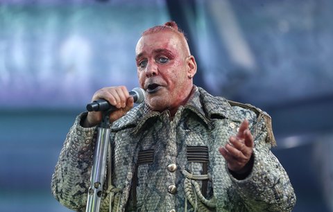 Rammstein v Praze: Zvuk jako z lahve, žádné řeči, osvědčené hity i chemie s publikem