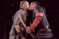 Trest za poslech Rammstein? Rus si odsedí dva a půl roku, prý šířil porno. Mstí se mu za spolupráci s Navalným?