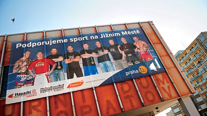 Ranaři dnes shlížejí s billboardů. Dříve „dohlíželi“ na volbu starosty Mlejnského.