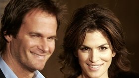 Manžel Cindy Crawford obviněn ze sexuálního obtěžování!