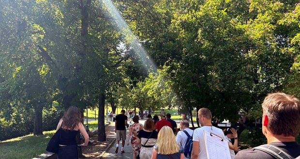 Profesionální dohazovač Matyáš Kalenda radí: Co nedělat na rande? Dohromady dal už desítky párů