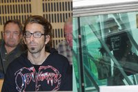 Obviněný metalista je volný: Okamžitě odletěl do USA