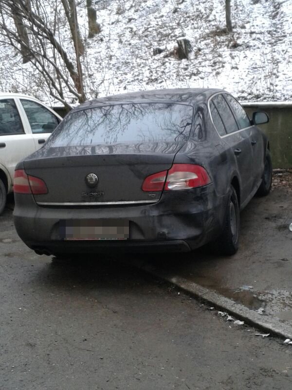 Takto dopadlo auto europoslance Ransdorfa po lednovém střetu v Libušské ulici.