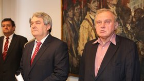 Europoslanec Miloslav Ransdorf na tiskové konferenci s vedením KSČM v sídle strany