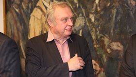 Europoslanec Miloslav Ransdorf na tiskové konferenci s vedením KSČM v sídle strany