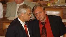Miloslav Ransdorf v roce 2004 ještě jako poslanec v debatě s Vladimírem Špidlou