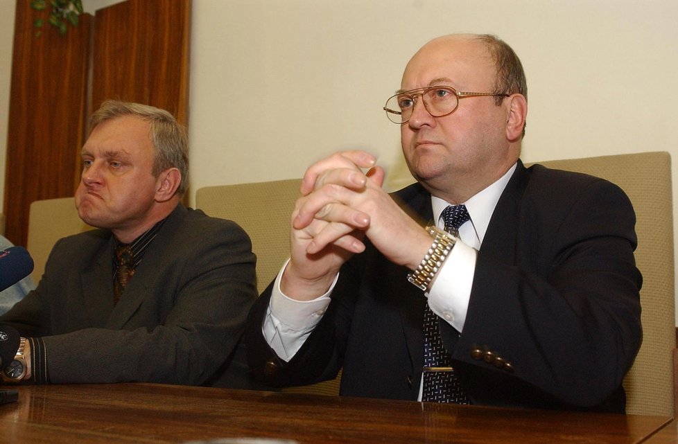 Miloslav Ransdorf s bývalým československým kosmonautem Vladimírem Remkem v roce 2003